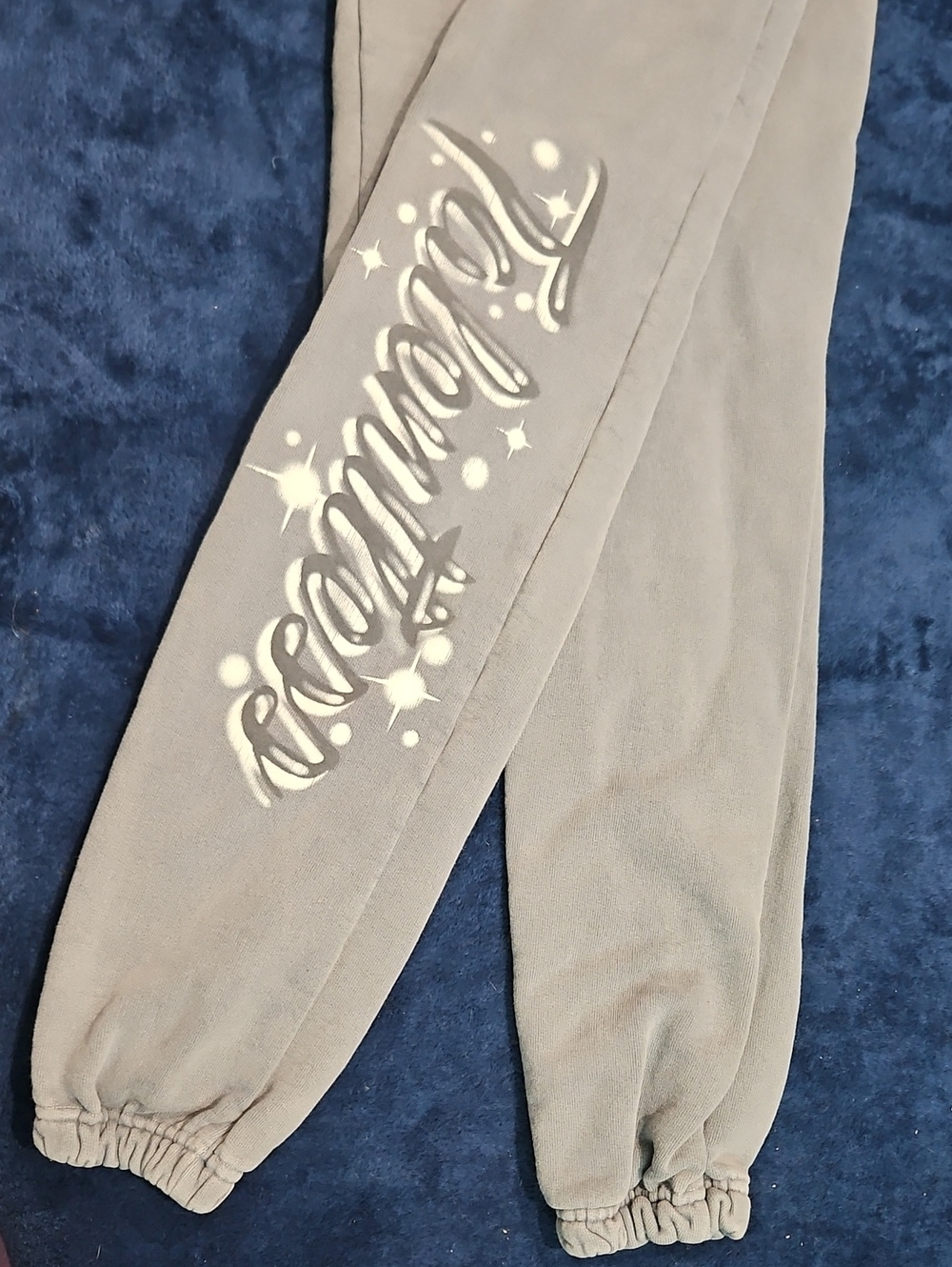 ⭐️TALENTLESS Light Gray Kids Sweatpants with White Script Graphic SZ S⭐️